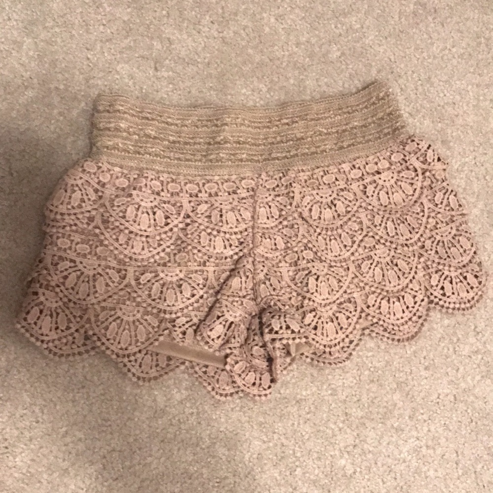 Beige lace shorts